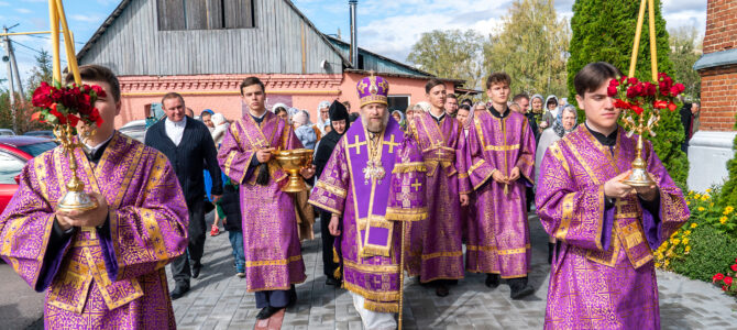 27.09.2025 — Архиерейское богослужение совершено в Крестовоздвиженском храме с. Березово Рамонского района 27.09.2025 — Архиерейское богослужение совершено в Крестовоздвиженском храме с. Березово Рамонского района